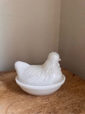 White Milk Glass Hen on Nest Dish call out in pictures